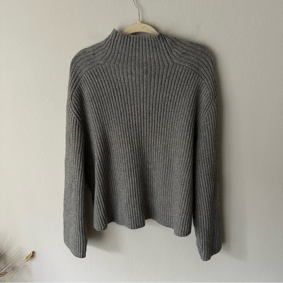H&M Ribbed Mock Turtleneck Sweater in Grey Size Large - Picture 7 of 7